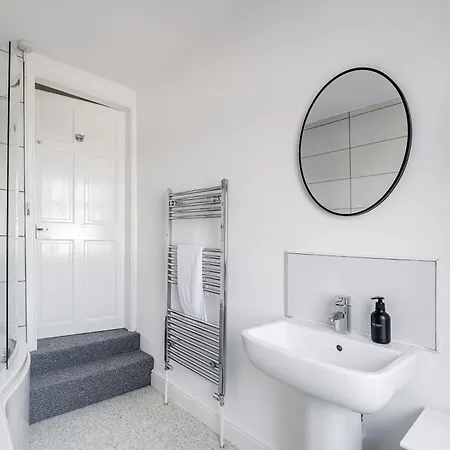 Inspira Stays - Stylish Modern 2 Bedroom House - 7 Mins From M1 - Free Parking - Wifi & Smart Tv Leicester Exterior photo