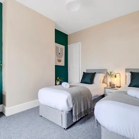 Inspira Stays - Stylish Modern 2 Bedroom House - 7 Mins From M1 - Free Parking - Wifi & Smart Tv Leicester Exterior photo