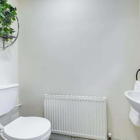Inspira Stays - Stylish Modern 2 Bedroom House - 7 Mins From M1 - Free Parking - Wifi & Smart Tv Leicester Exterior photo