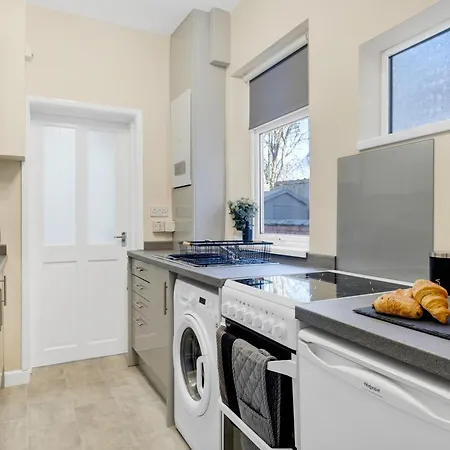 Inspira Stays - Stylish Modern 2 Bedroom House - 7 Mins From M1 - Free Parking - Wifi & Smart Tv Leicester Exterior photo