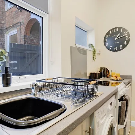 Inspira Stays - Stylish Modern 2 Bedroom House - 7 Mins From M1 - Free Parking - Wifi & Smart Tv Leicester Exterior photo